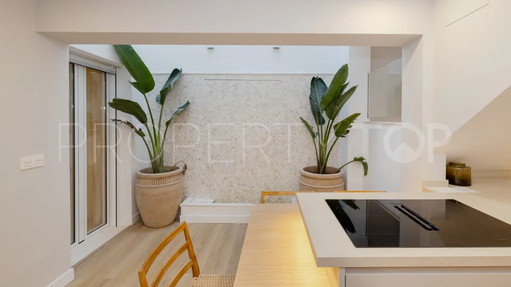 Comprar chalet con 3 dormitorios en Estepona