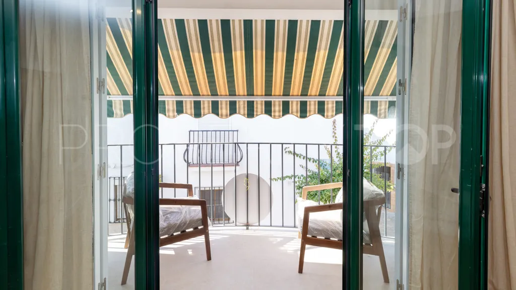 Comprar chalet con 3 dormitorios en Estepona