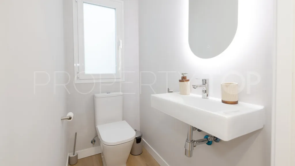 Comprar chalet con 3 dormitorios en Estepona
