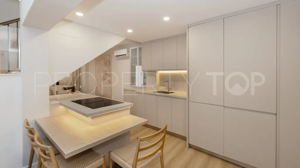 Comprar chalet con 3 dormitorios en Estepona