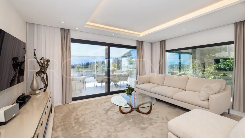 Chalet a la venta con 7 dormitorios en Reinoso