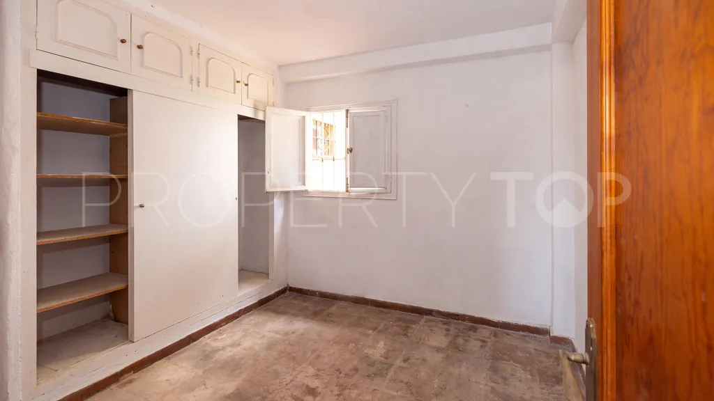 Chalet a la venta con 7 dormitorios en Reinoso