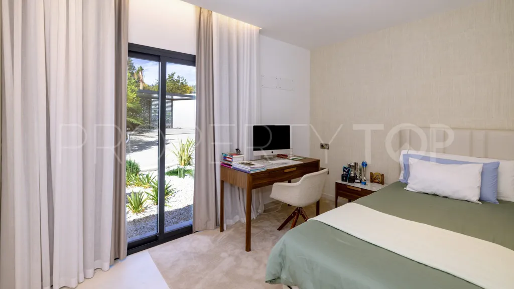 Chalet a la venta con 7 dormitorios en Reinoso