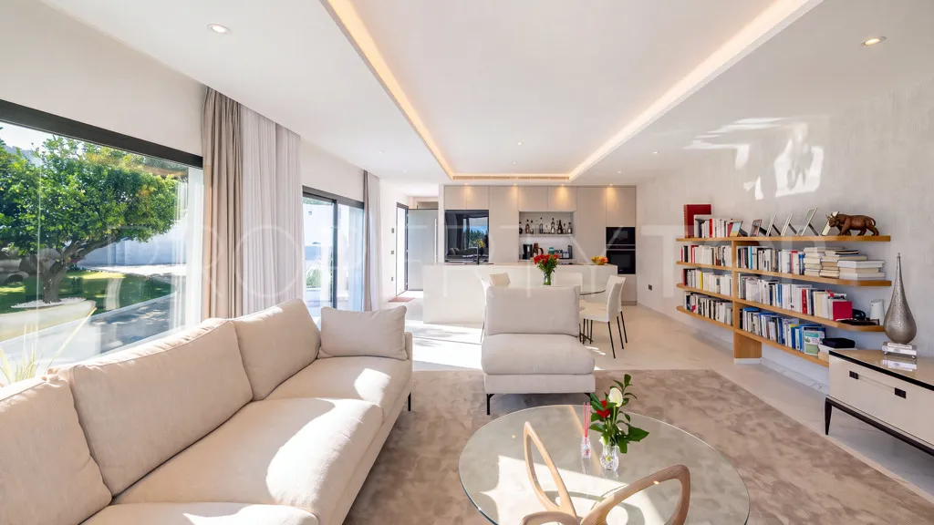 Chalet a la venta con 7 dormitorios en Reinoso