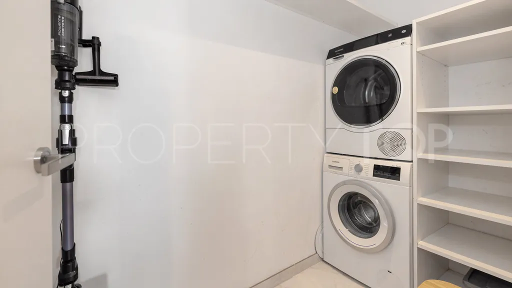 Chalet a la venta con 7 dormitorios en Reinoso