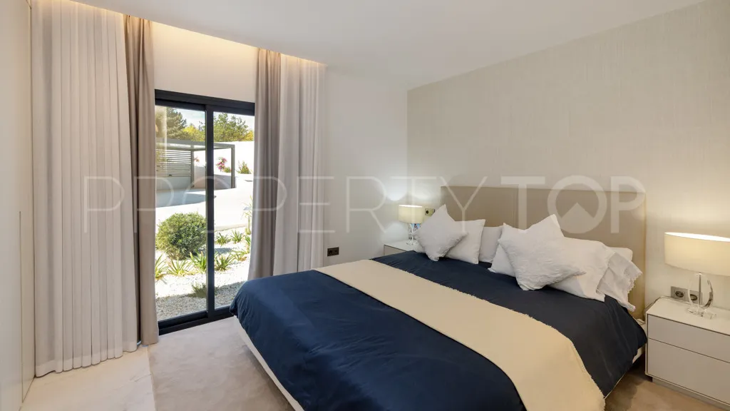 Chalet a la venta con 7 dormitorios en Reinoso