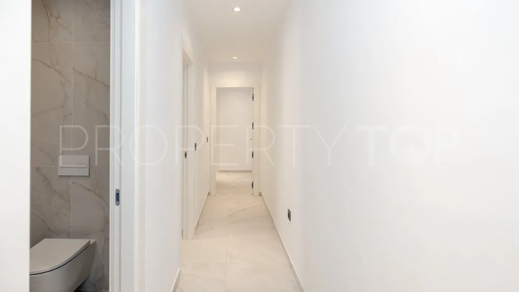 Chalet a la venta con 7 dormitorios en Reinoso