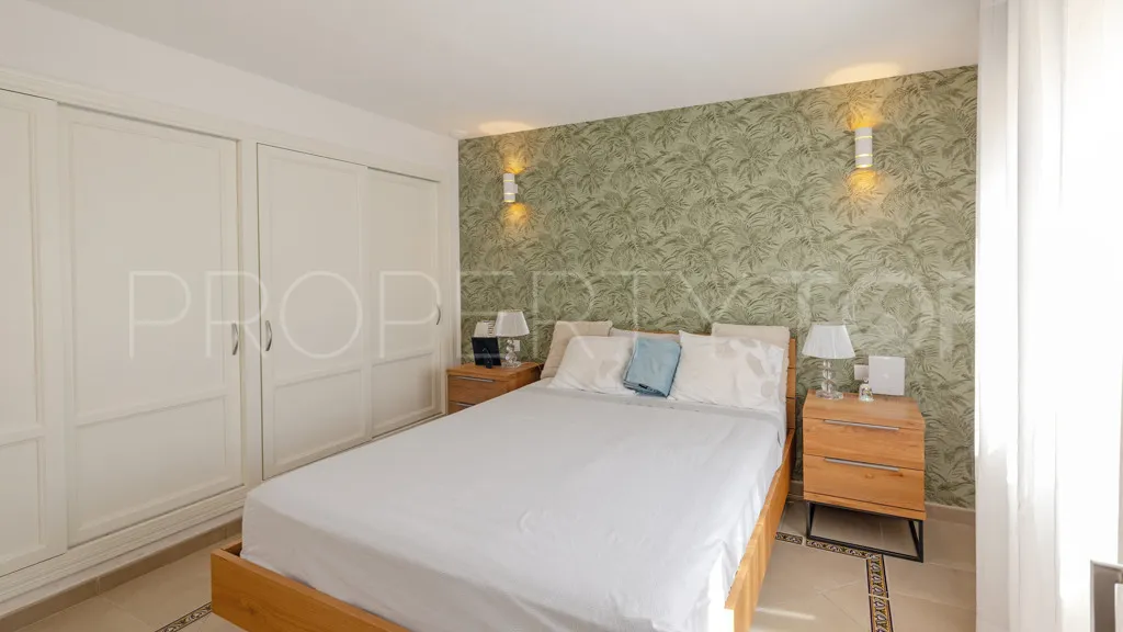 Chalet a la venta con 7 dormitorios en Reinoso