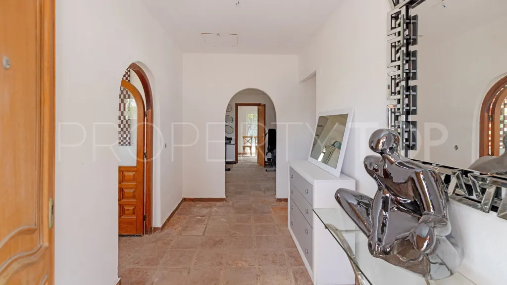 Chalet a la venta con 7 dormitorios en Reinoso