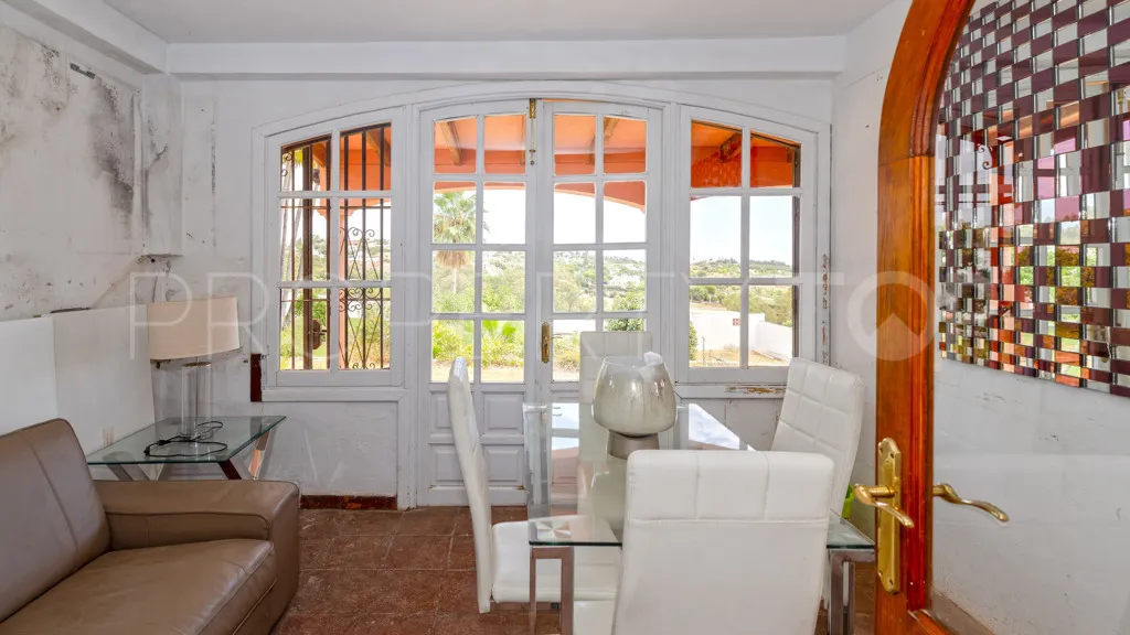 Chalet a la venta con 7 dormitorios en Reinoso