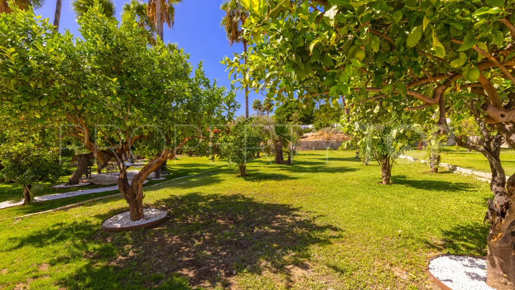 Chalet a la venta con 7 dormitorios en Reinoso