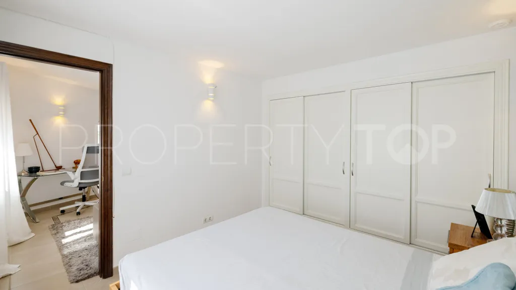 Chalet a la venta con 7 dormitorios en Reinoso