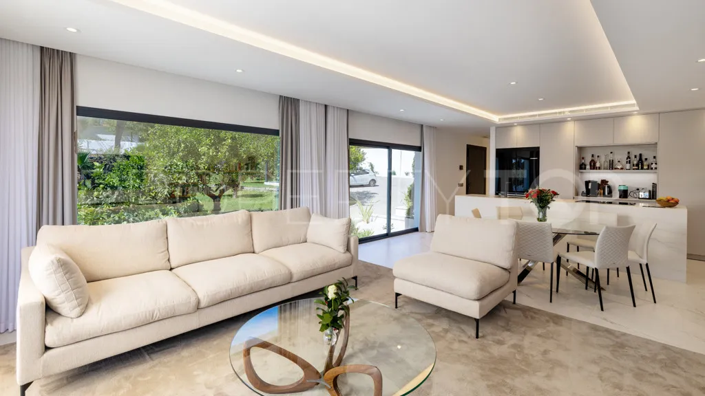 Chalet a la venta con 7 dormitorios en Reinoso