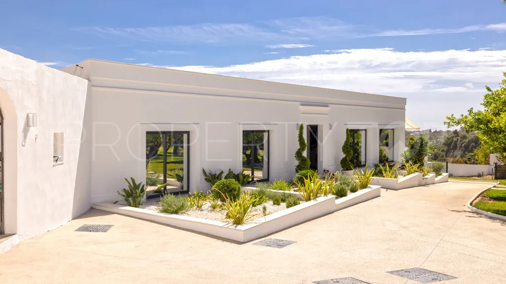 Chalet a la venta con 7 dormitorios en Reinoso