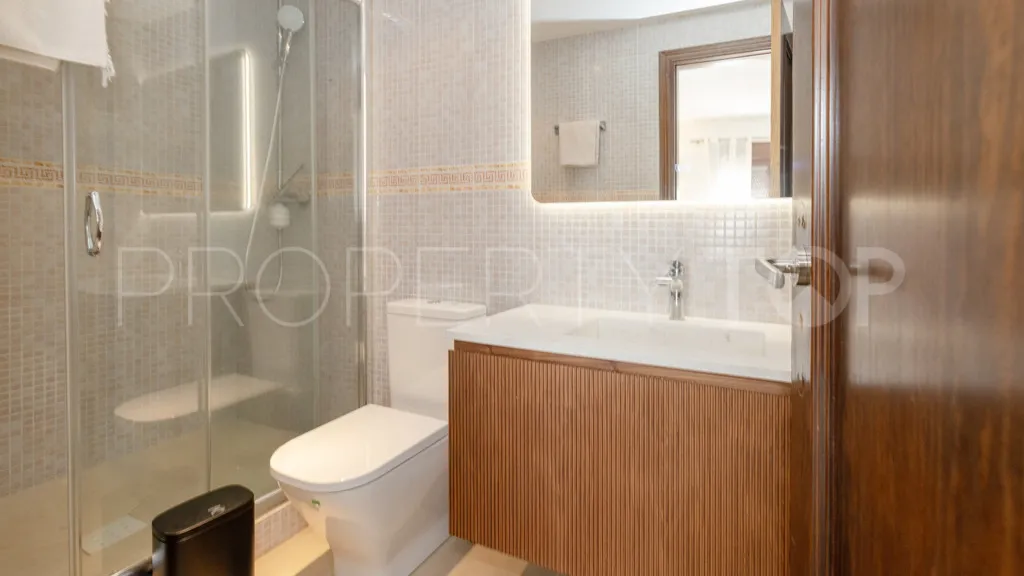 Chalet a la venta con 7 dormitorios en Reinoso
