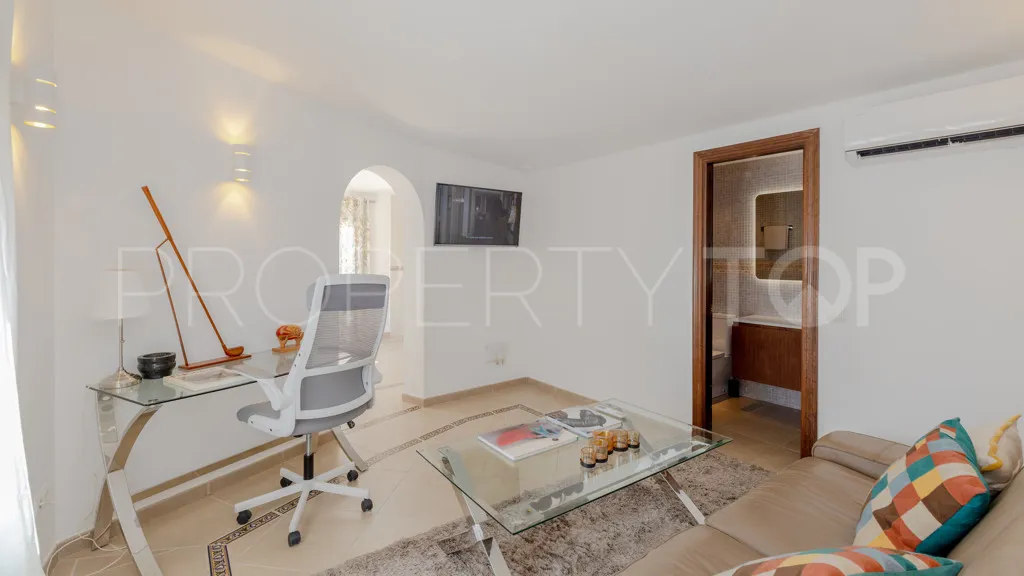 Chalet a la venta con 7 dormitorios en Reinoso