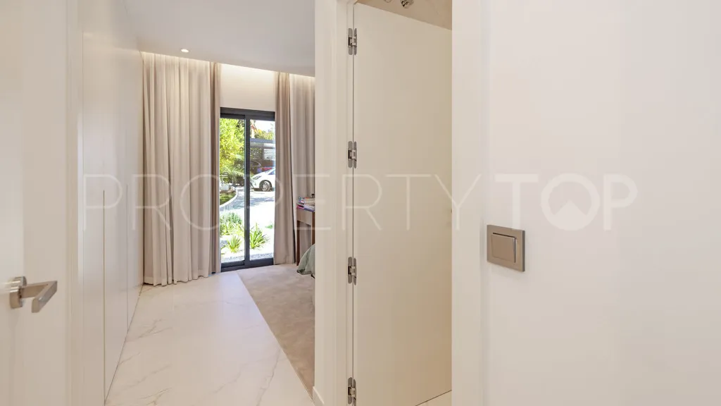 Chalet a la venta con 7 dormitorios en Reinoso