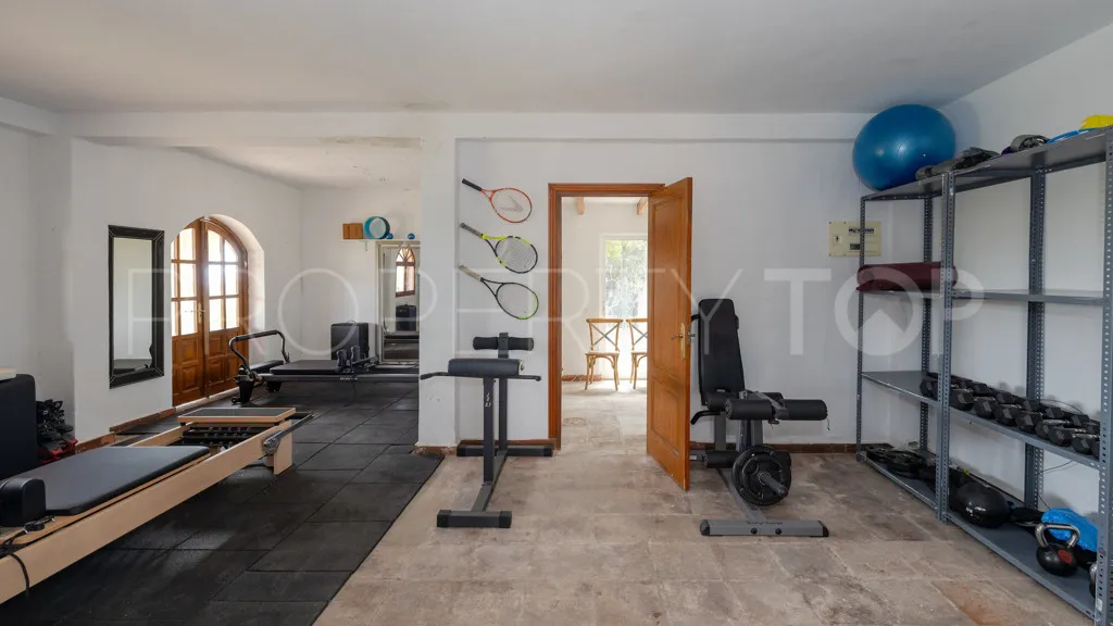 Chalet a la venta con 7 dormitorios en Reinoso
