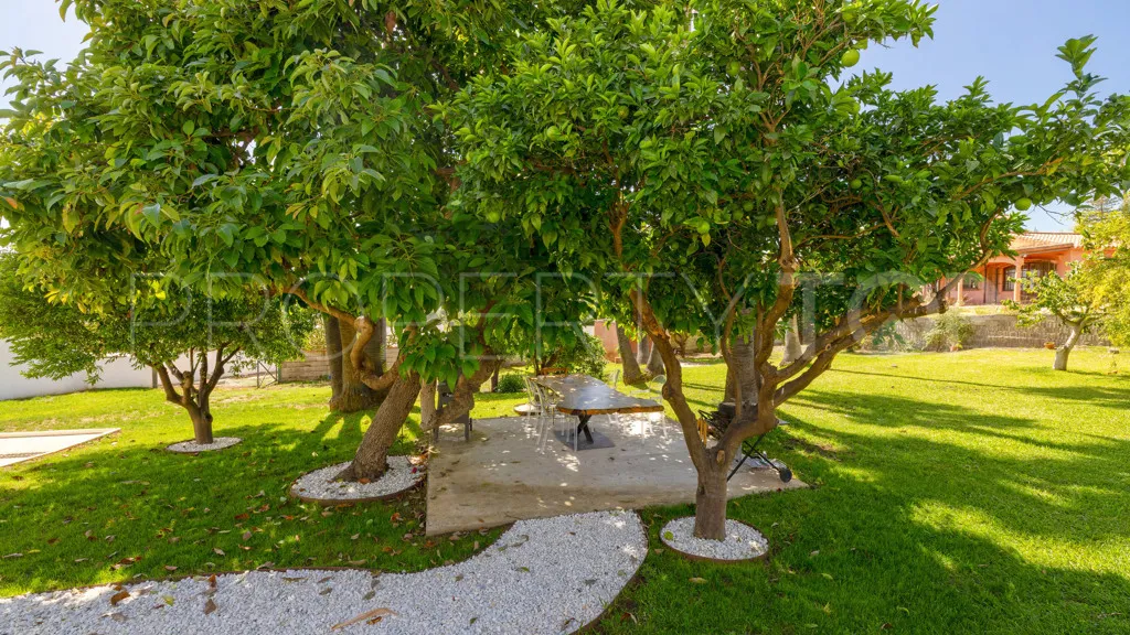 Chalet a la venta con 7 dormitorios en Reinoso