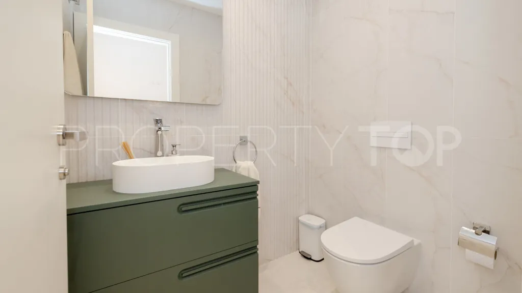 Chalet a la venta con 7 dormitorios en Reinoso