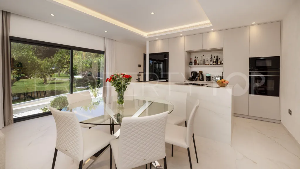 Chalet a la venta con 7 dormitorios en Reinoso