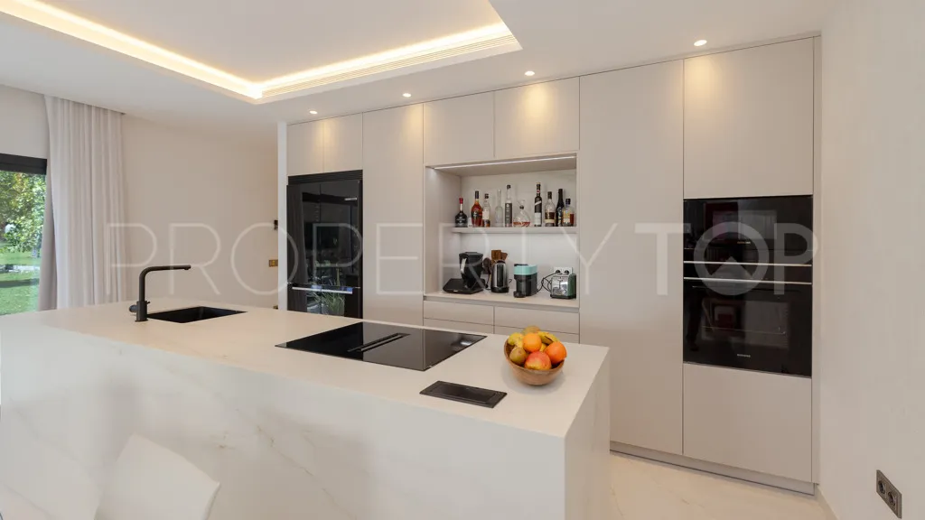 Chalet a la venta con 7 dormitorios en Reinoso