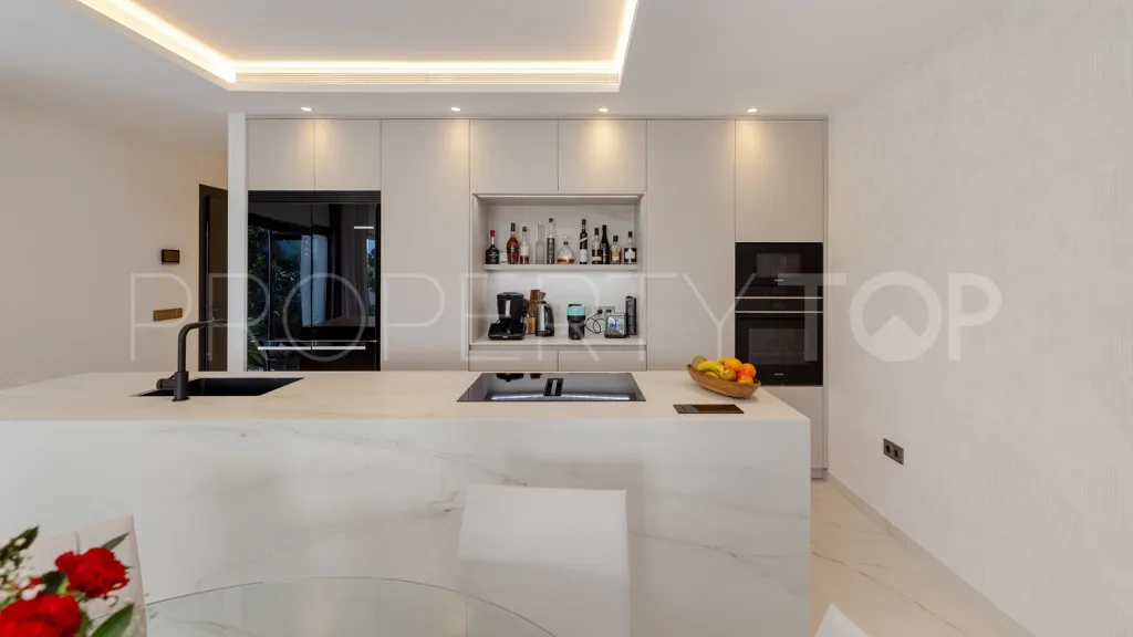 Chalet a la venta con 7 dormitorios en Reinoso