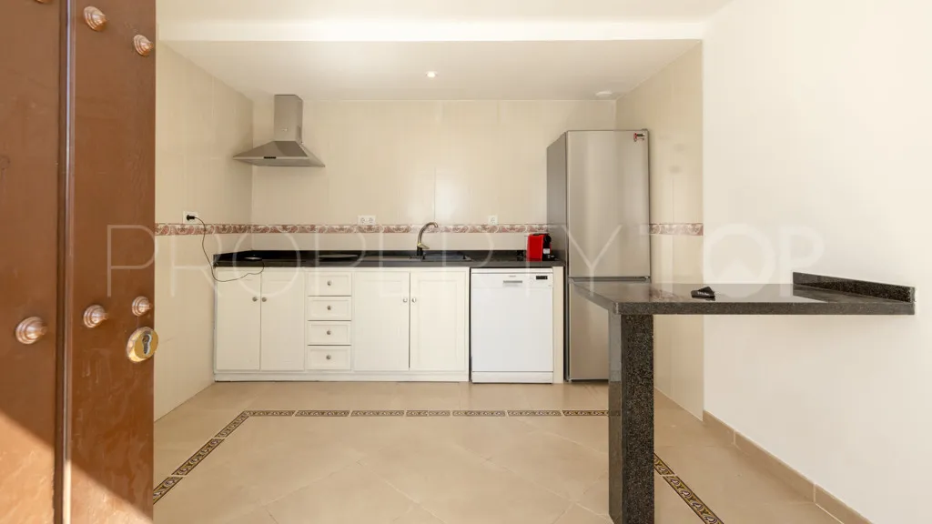 Chalet a la venta con 7 dormitorios en Reinoso