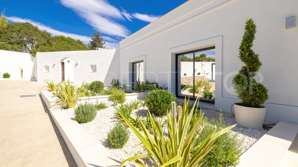 Chalet a la venta con 7 dormitorios en Reinoso