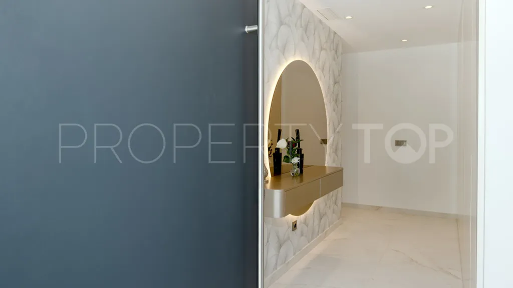 Chalet a la venta con 7 dormitorios en Reinoso