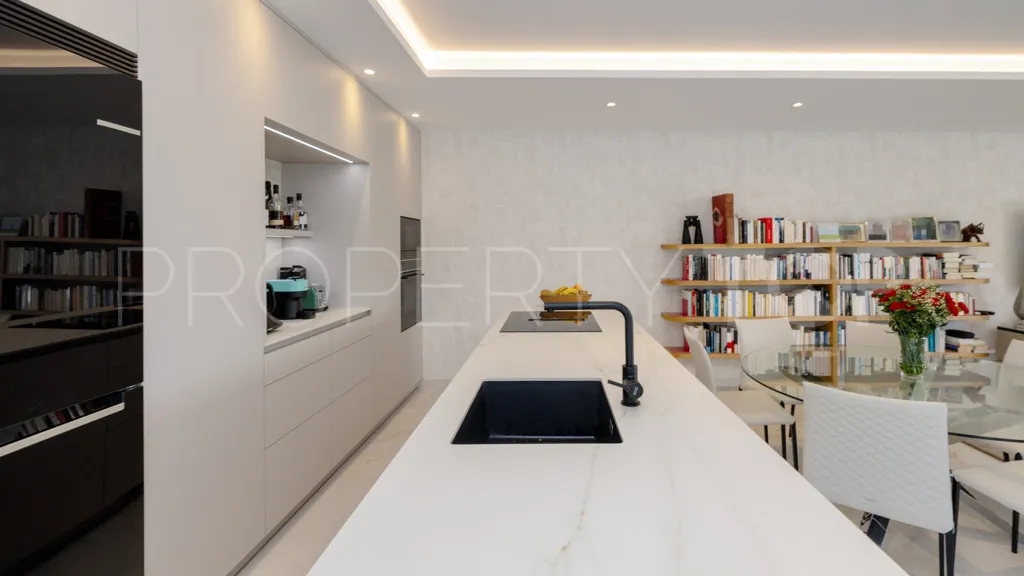 Chalet a la venta con 7 dormitorios en Reinoso