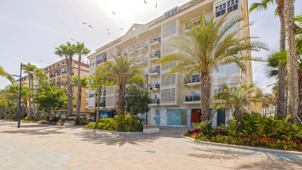 Comprar apartamento con 2 dormitorios en Estepona
