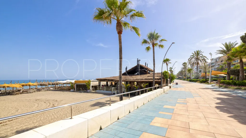 Comprar apartamento con 2 dormitorios en Estepona