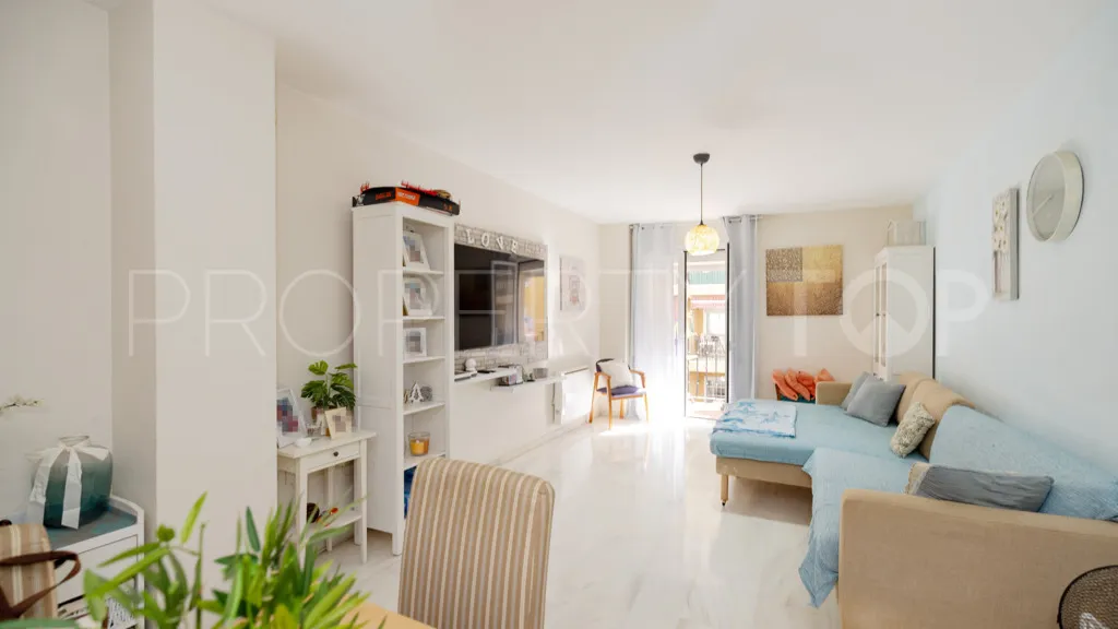 Comprar apartamento con 2 dormitorios en Estepona