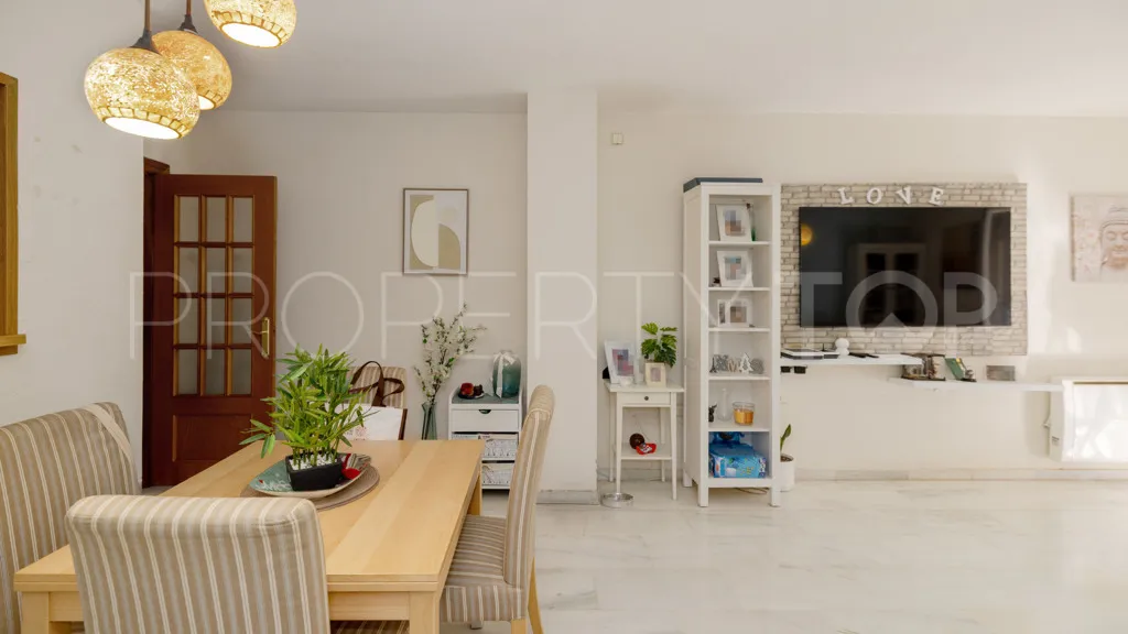 Comprar apartamento con 2 dormitorios en Estepona