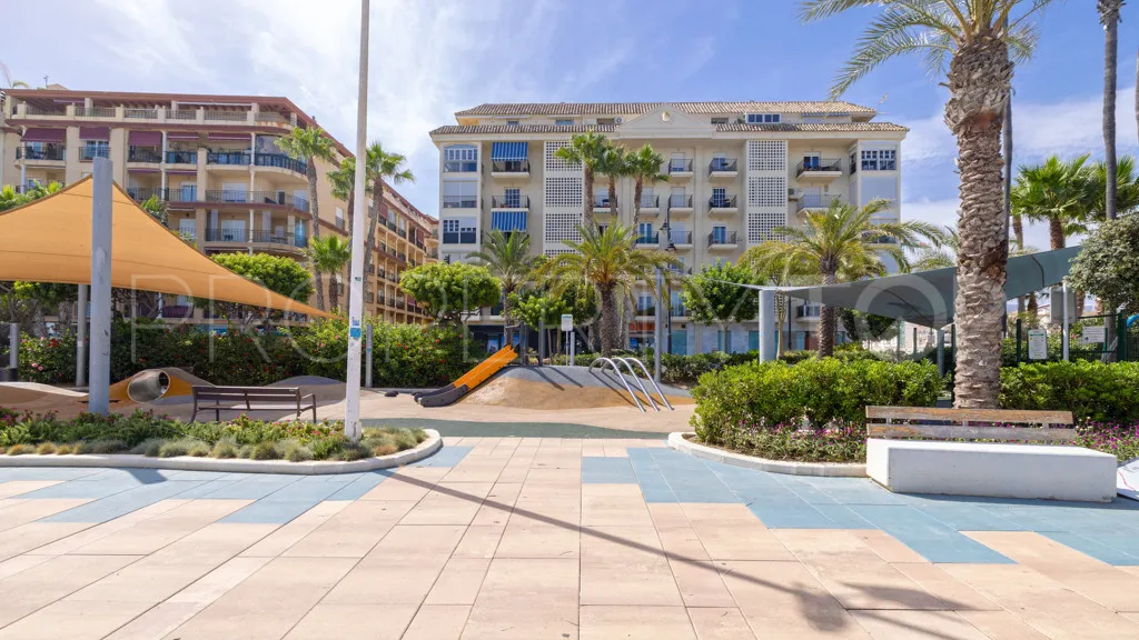 Comprar apartamento con 2 dormitorios en Estepona
