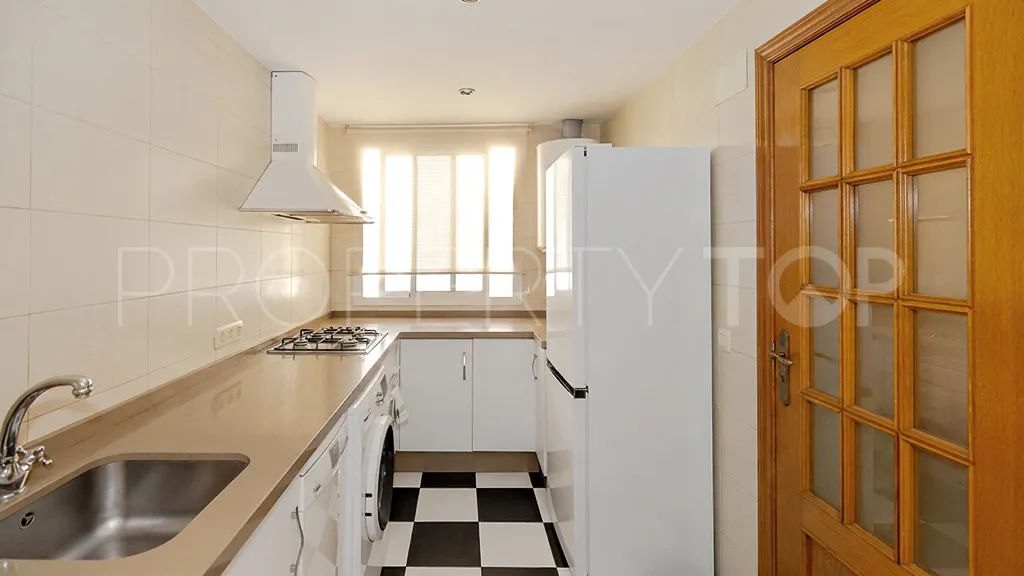 Comprar apartamento con 2 dormitorios en Estepona