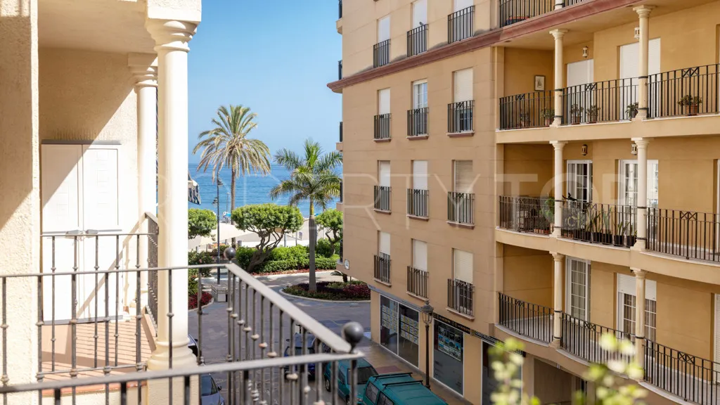 Comprar apartamento con 2 dormitorios en Estepona