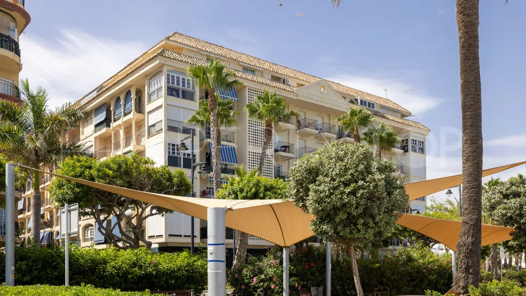 Comprar apartamento con 2 dormitorios en Estepona