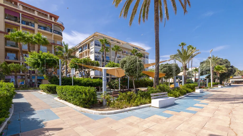 Comprar apartamento con 2 dormitorios en Estepona