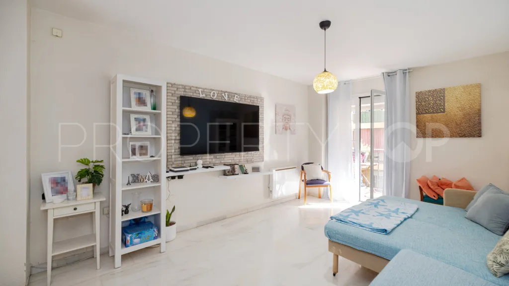 Comprar apartamento con 2 dormitorios en Estepona