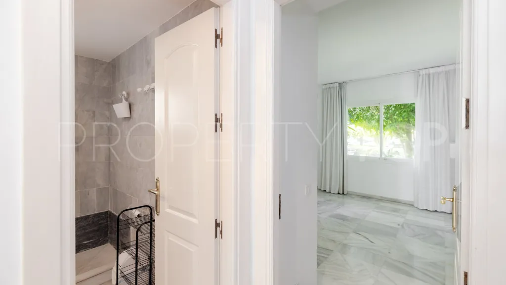 For sale 2 bedrooms apartment in Alcazaba Beach