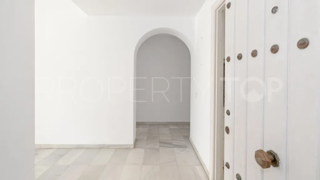 For sale 2 bedrooms apartment in Alcazaba Beach