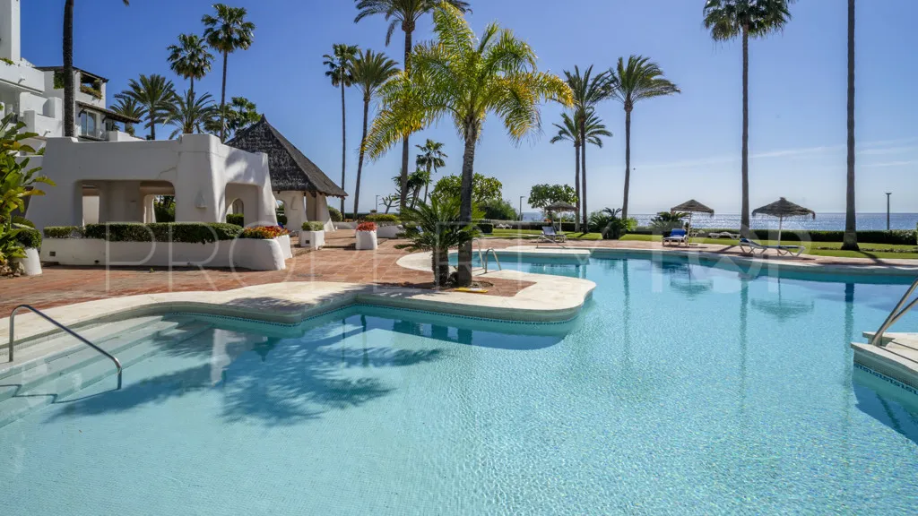 For sale 2 bedrooms apartment in Alcazaba Beach