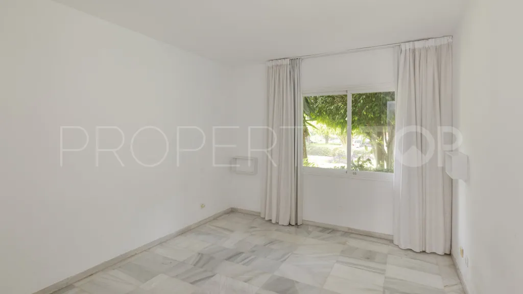 For sale 2 bedrooms apartment in Alcazaba Beach