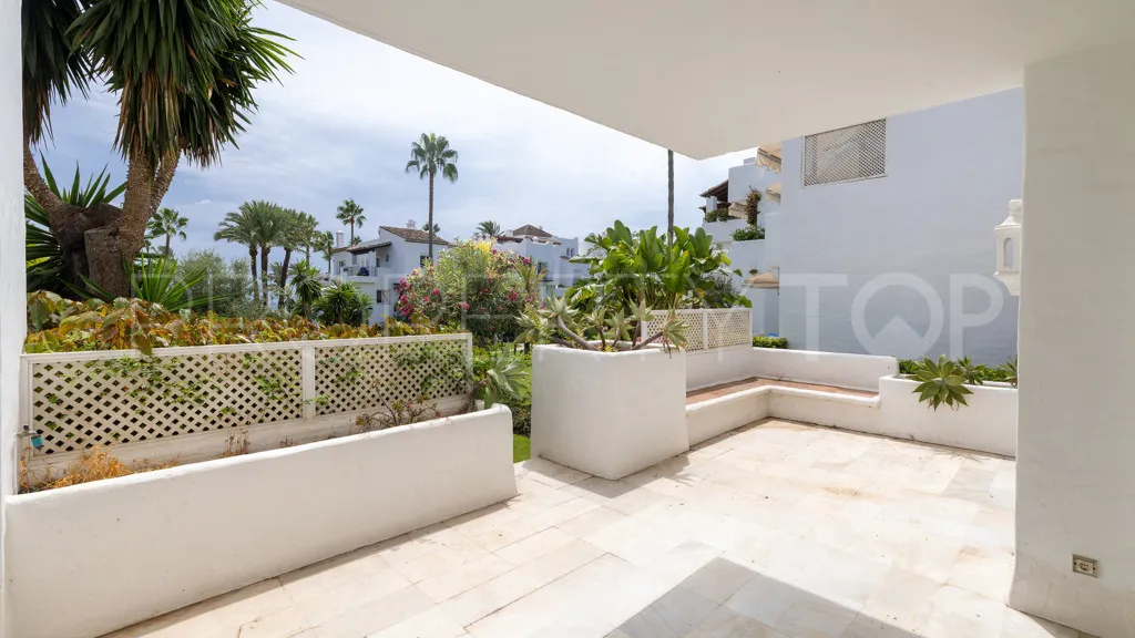 For sale 2 bedrooms apartment in Alcazaba Beach
