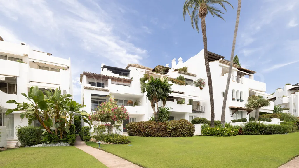 For sale 2 bedrooms apartment in Alcazaba Beach