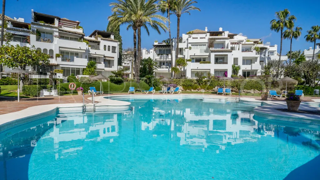 For sale 2 bedrooms apartment in Alcazaba Beach