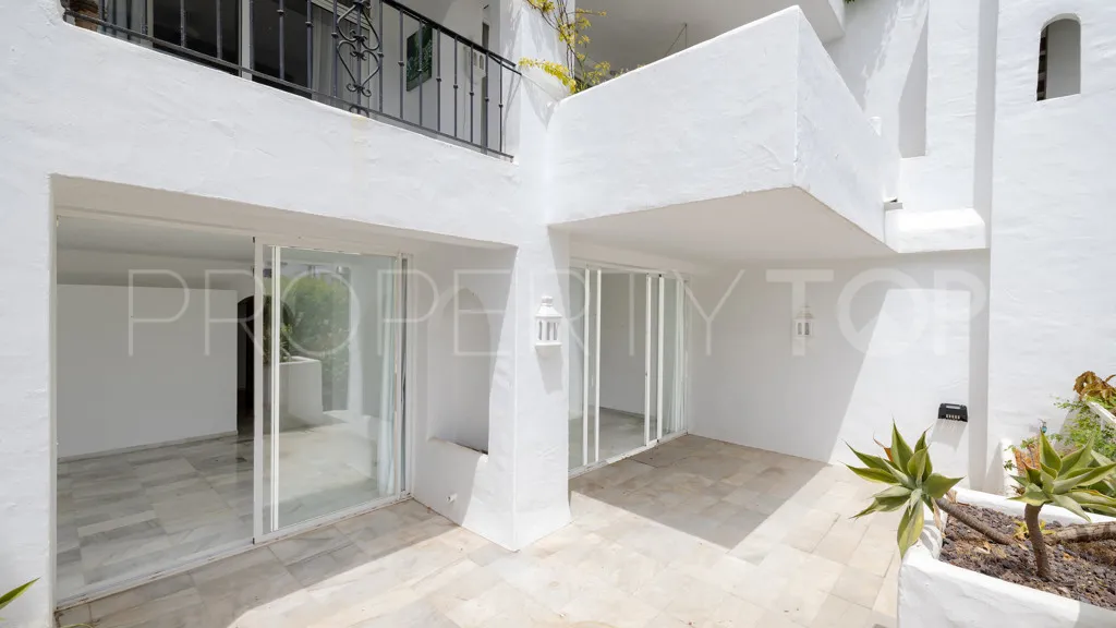 For sale 2 bedrooms apartment in Alcazaba Beach