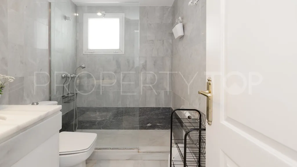 For sale 2 bedrooms apartment in Alcazaba Beach